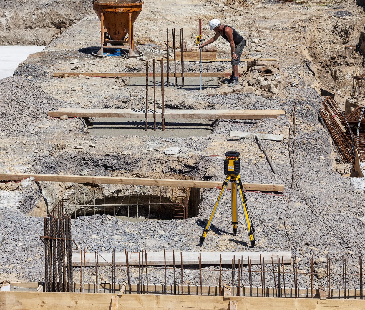 Rotationslaser sind unverzichtbar im Tief- und Rohrleitungsbau und bei der Nivellierung von Baustellen.