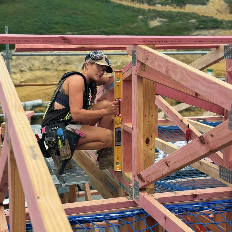 @shes.a.builder