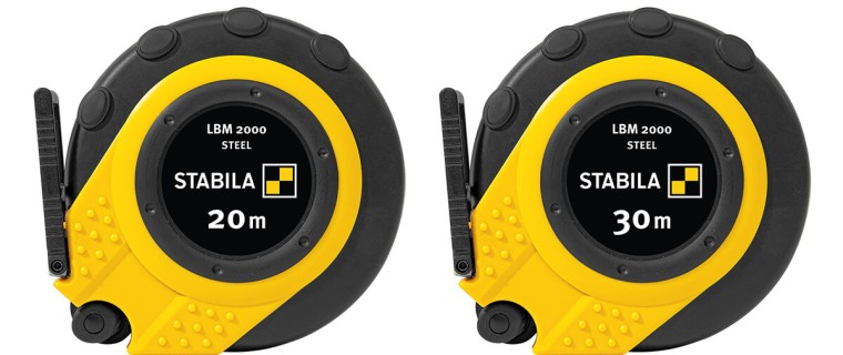 Mit dem ergonomisch geformten Gehäuse liegt das Kapselmaßband LBM 2000 von STABILA sicher in der Hand.