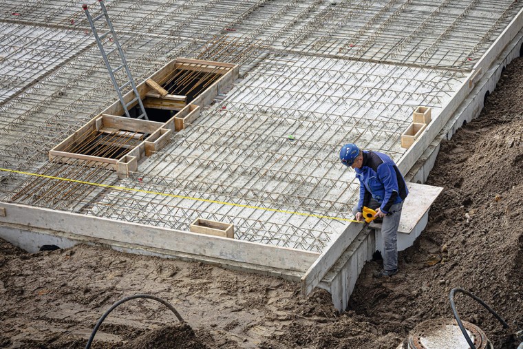 Präzise Messungen über weite Distanzen: für das LBM 1000 von STABILA mit bis zu 100 Meter Stahlband kein Problem.