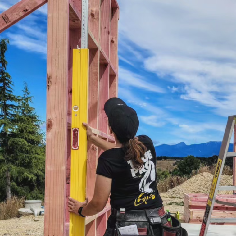 Eva – @evas.building.adventures