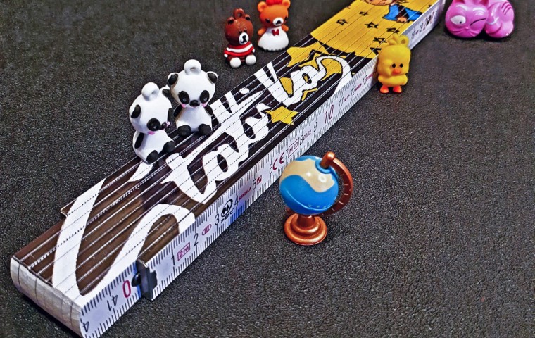 Winner folding ruler photographed by Anastasiya (@dieblaschen)