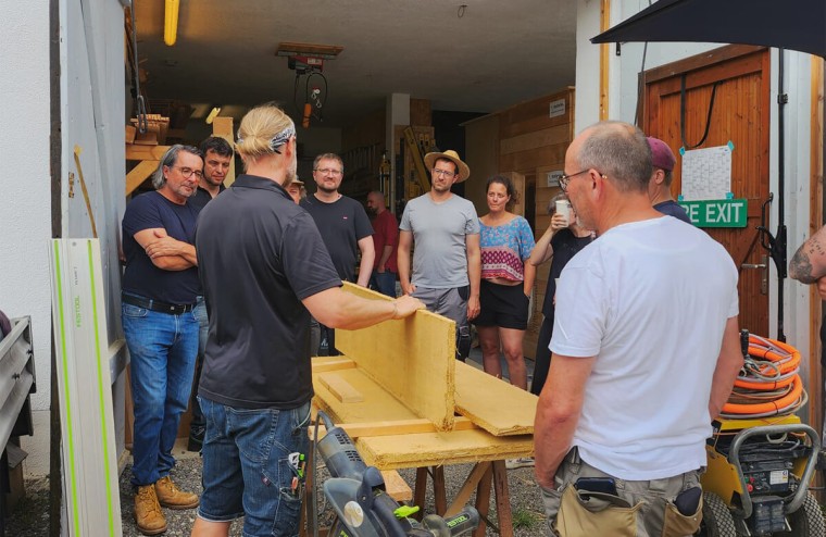 Auch Chris (@chris.lehm.und.holz) organisiert seit diesem Jahr Seminare für Interessierte. Er ist gelernter Zimmerer mit 30 Jahren Berufserfahrung.