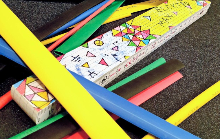 Winner folding ruler photographed by Anastasiya (@dieblaschen)