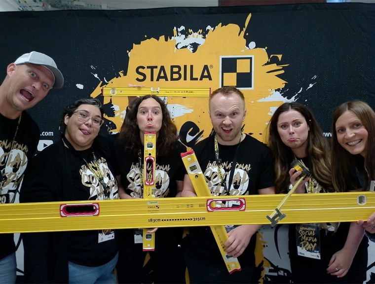 Fotobox Aufnahme von @dj.tiling @renovate_with_emma @evas.building.adventures und @liam_the_plumber