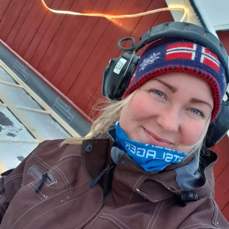 Ingrid – @snekkeringrid