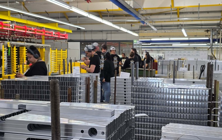 Aluminium-Rohlinge in der Wasserwaagen-Produktion