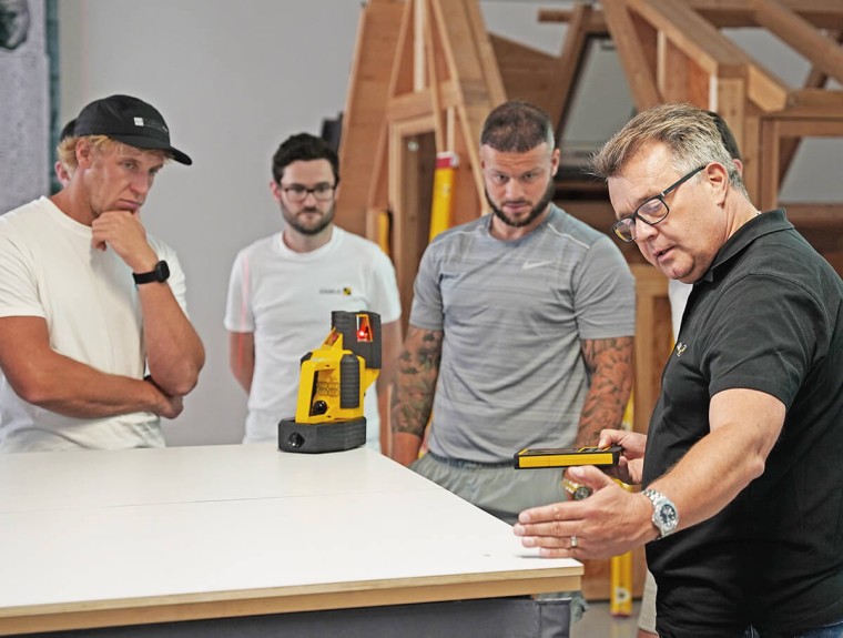 SUPER TROWEL wurde von Ashley Francis, Joe Short und Jack Dawson gegründet und ist der ultimative Maurerwettbewerb und ein bedeutendes Event für das Maurergewerbe.
