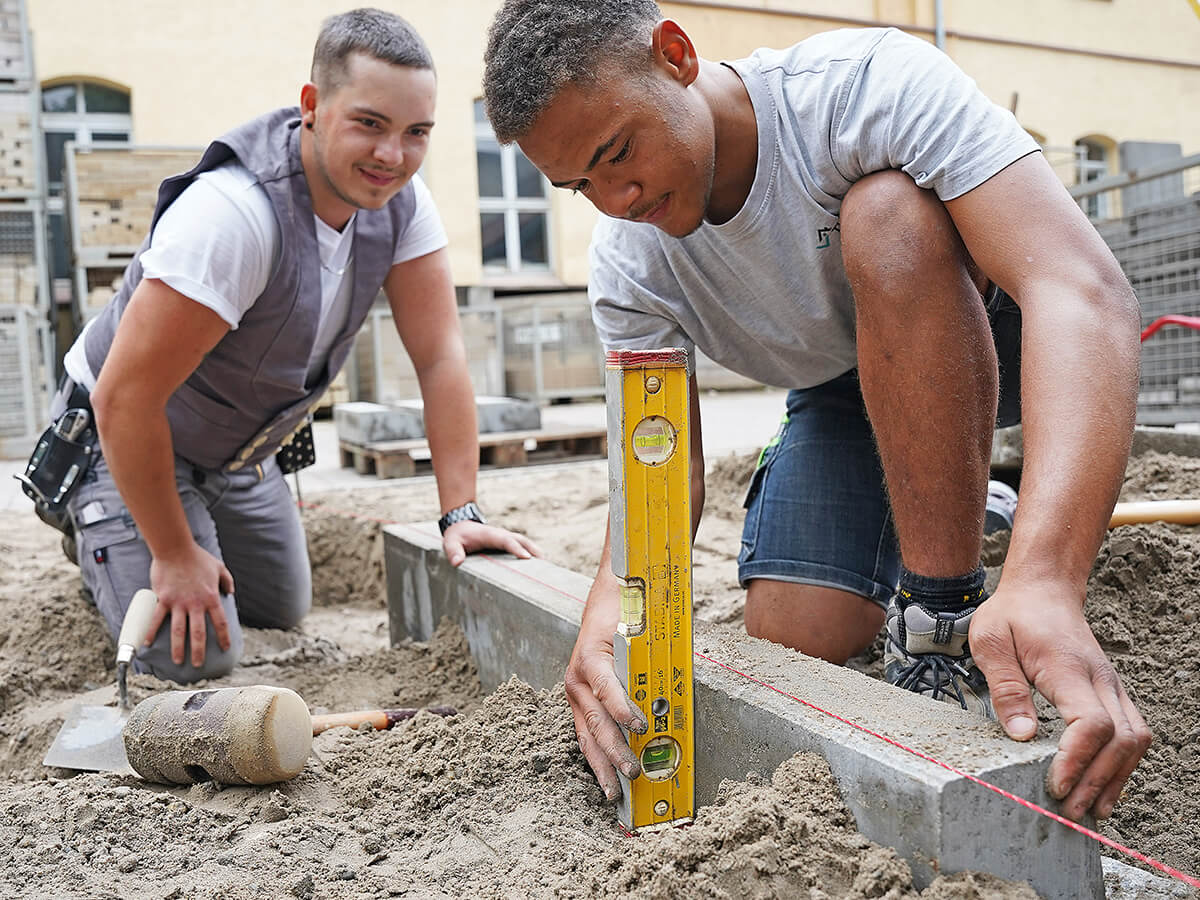 NACHWUCHSFÖRDERUNG HANDWERK STABILA ENGAGIERT SICH FÜR JUNGE MENSCHEN IM BAUHANDWERK