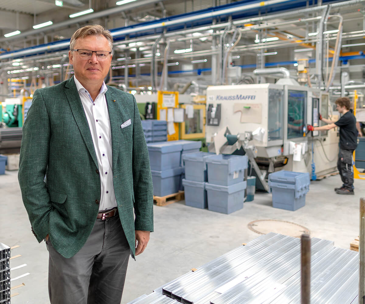 AUSGEZEICHNETE MÖGLICHKEITEN UND HÖHERE STÜCKZAHLEN NEUE PRODUKTIONSHALLE BEI STABILA
